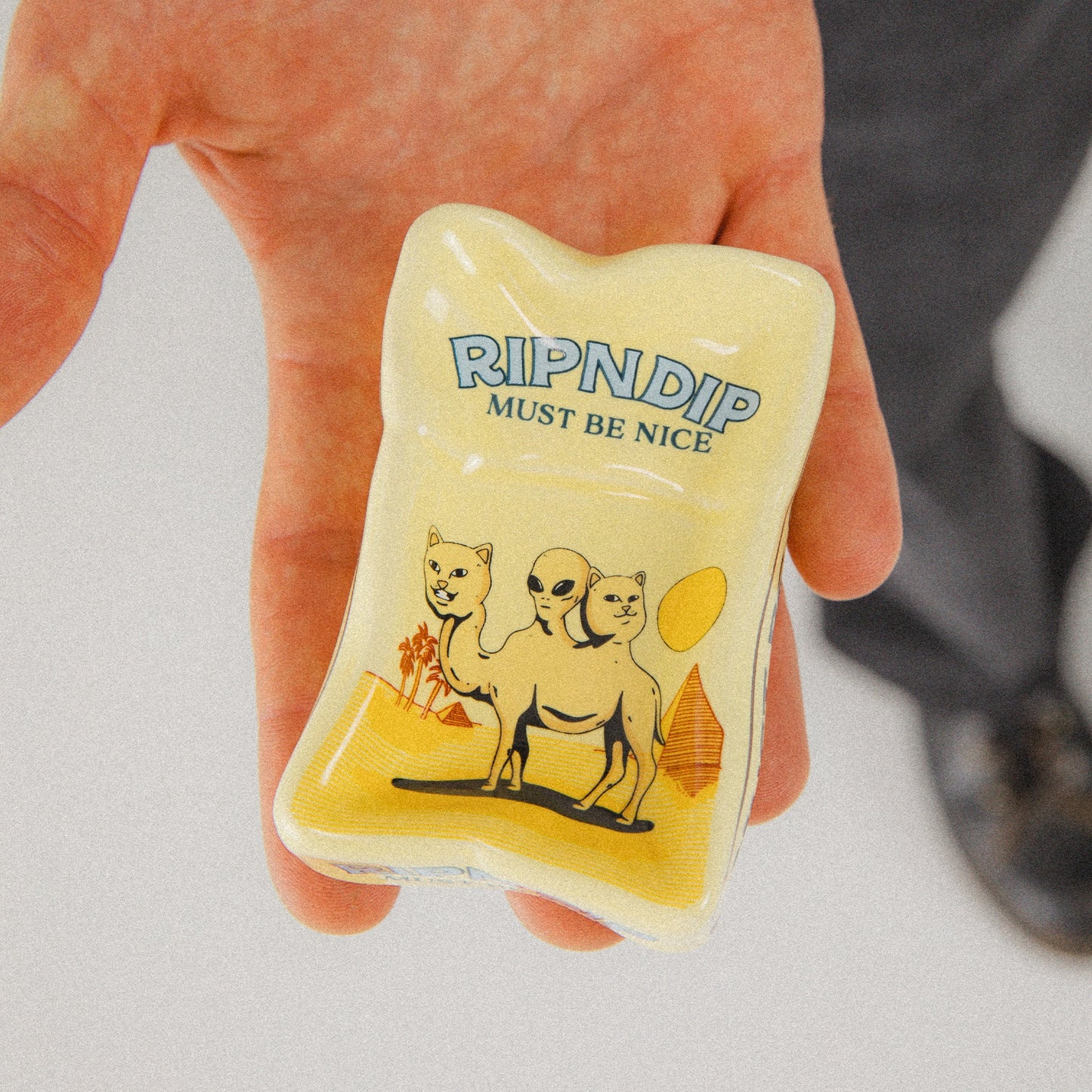 RIPNDIP BARNUM CERAMIC ASH TRAY (YELLOW)
